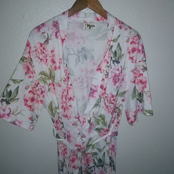 Show Me Your MuMu Brie Pink White Floral Wrap Feminine Luxurious Robe - Picture 3 of 5